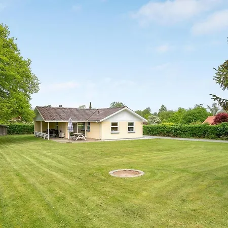 Feriehus 3 Bedroom Pet Friendly In Hejls