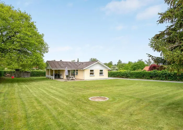 Feriehus 3 Bedroom Pet Friendly In Hejls