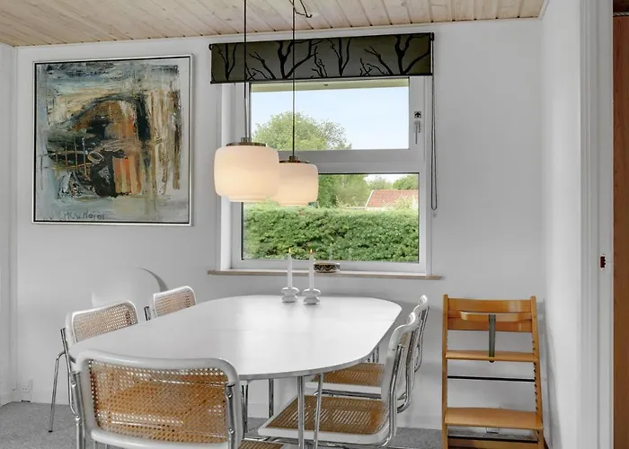 Holiday home 3 Bedroom Pet Friendly In *