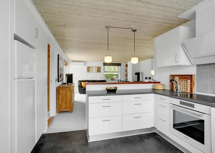 3 Bedroom Pet Friendly In Holiday home Hejls