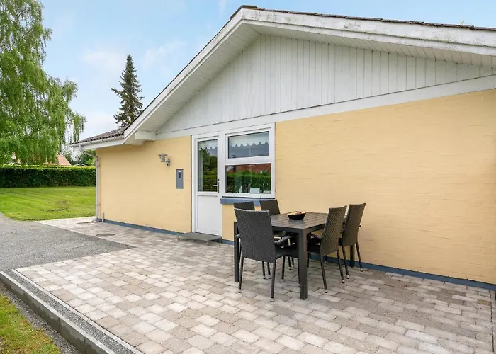 3 Bedroom Pet Friendly In