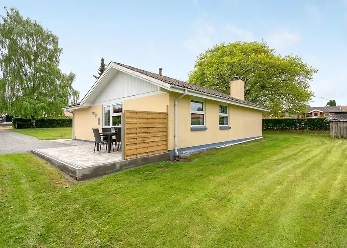 Feriehus 3 Bedroom Pet Friendly In *