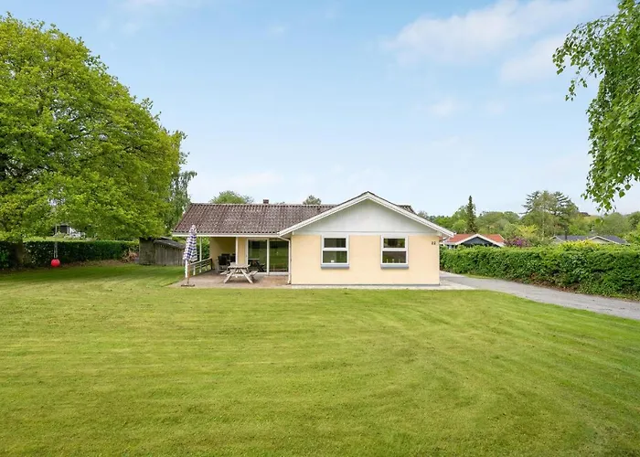 Holiday home 3 Bedroom Pet Friendly In